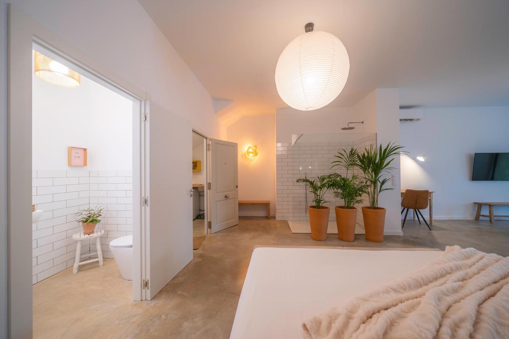 피게레스 Loft Con Piscina Climatizada De Agua Salada Y Parking En El Centro De Figueres 아파트 객실 사진