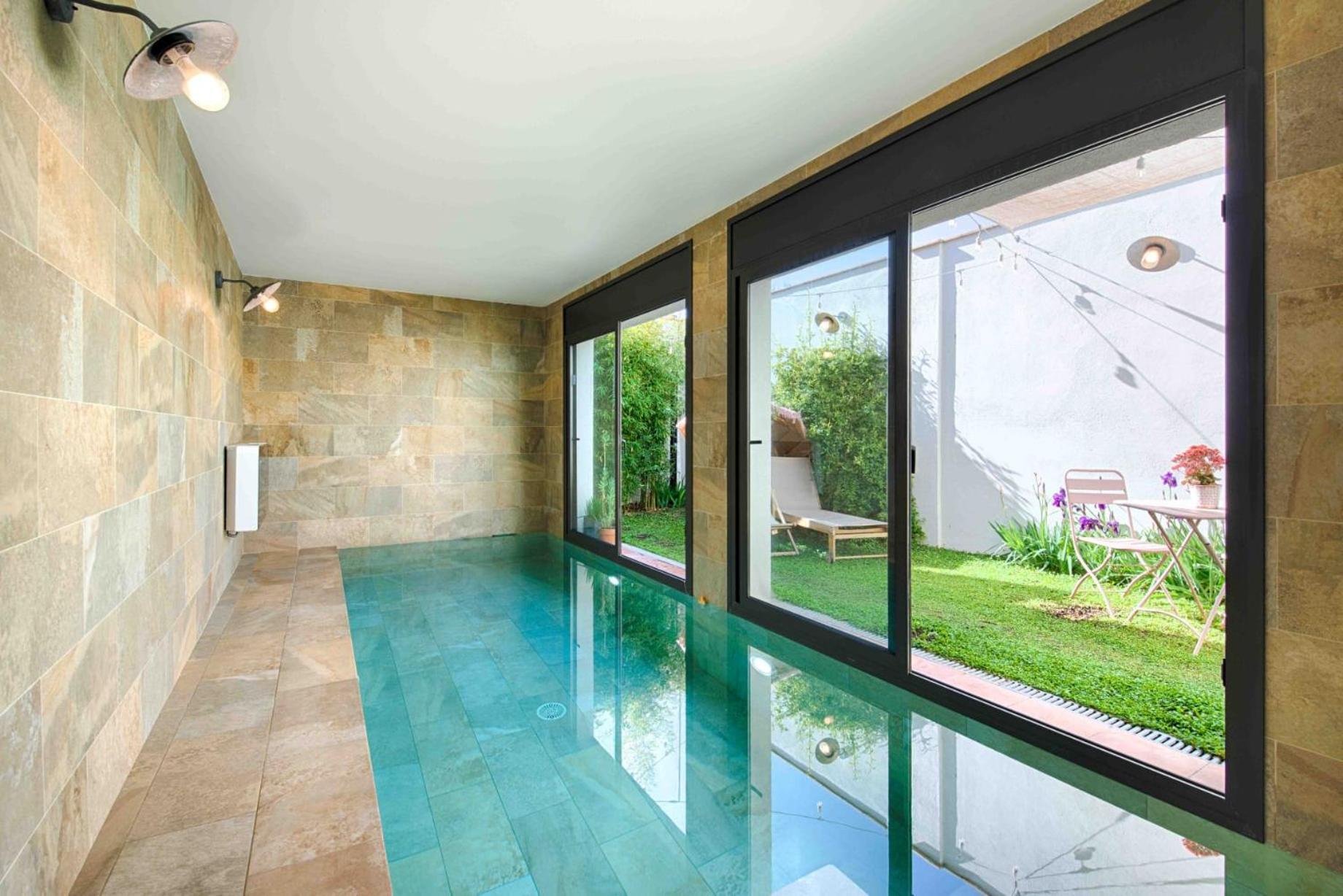 피게레스 Loft Con Piscina Climatizada De Agua Salada Y Parking En El Centro De Figueres 아파트 외부 사진