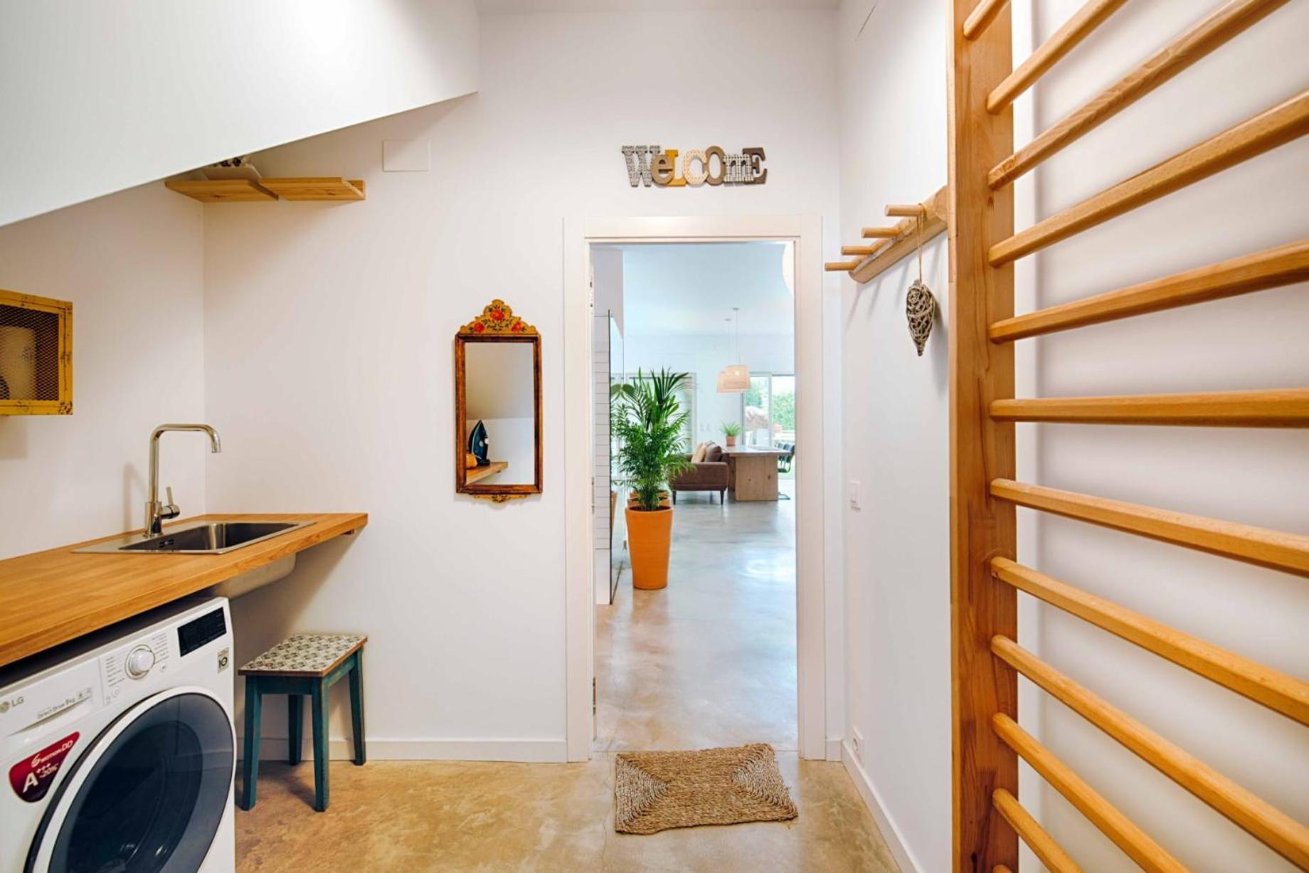 피게레스 Loft Con Piscina Climatizada De Agua Salada Y Parking En El Centro De Figueres 아파트 외부 사진