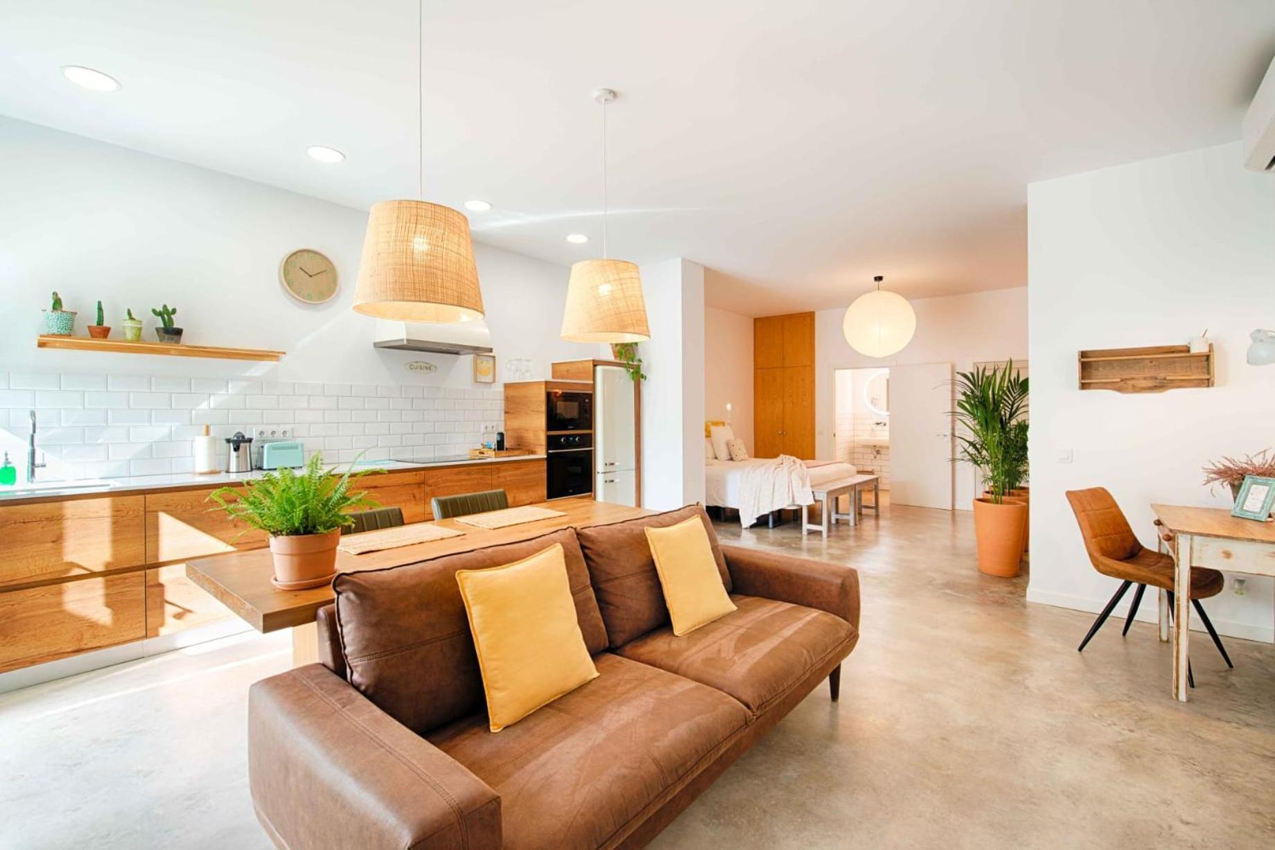 피게레스 Loft Con Piscina Climatizada De Agua Salada Y Parking En El Centro De Figueres 아파트 외부 사진